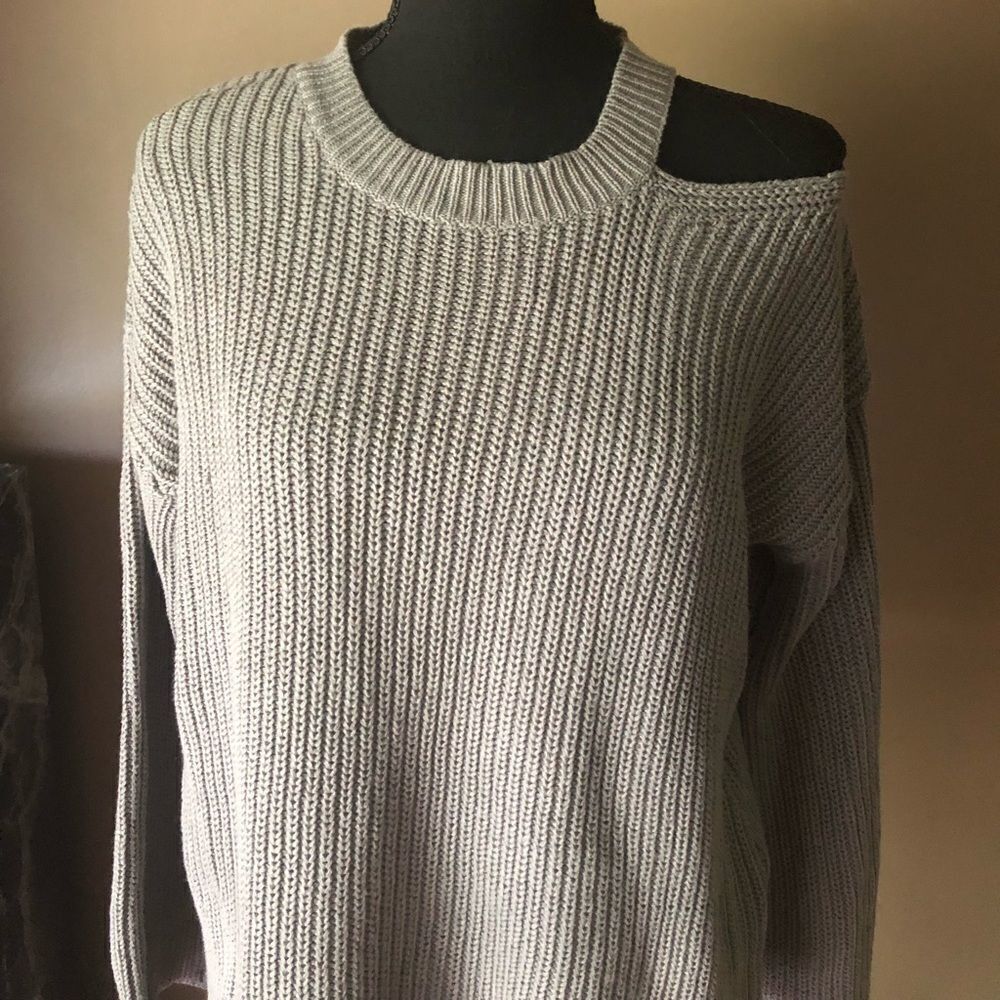 Design Lab Sweater w/ one cold shoulder - Picture 2 of 4